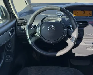 Diesel motor van 2,0L van Citroen C4 Grand Picasso 2010 te huur in Durrës.