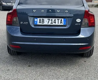 Verhuur Volvo S40. Economy Auto te huur in Albanië ✓ Borg van Zonder Borg ✓ Verzekeringsmogelijkheden TPL.