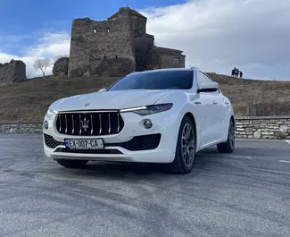 Vooraanzicht van een huurauto Maserati Levante S in Tbilisi, Georgië ✓ Auto #12381. ✓ Transmissie Automatisch TM ✓ 0 beoordelingen.
