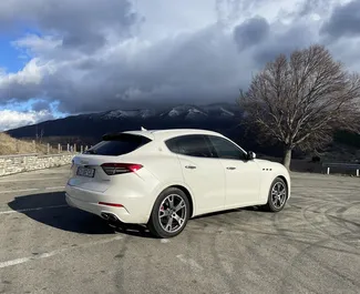 Benzine motor van 3,0L van Maserati Levante S 2021 te huur in Tbilisi.
