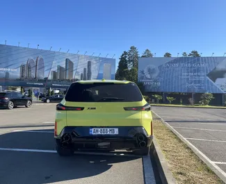 Hybride motor van 3,0L van BMW XM 2025 te huur in Tbilisi.