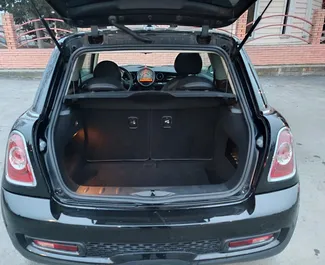 Mini Cooper S 2014 beschikbaar voor verhuur in Tbilisi, met een kilometerlimiet van 250 km/dag.