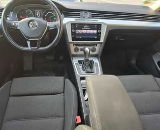 Autohuur Volkswagen Passat Variant 2017 in in Montenegro, met Diesel brandstof en 140 pk ➤ Vanaf 30 EUR per dag.