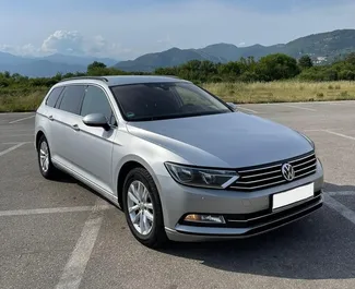 Vooraanzicht van een huurauto Volkswagen Passat Variant in Budva, Montenegro ✓ Auto #12898. ✓ Transmissie Automatisch TM ✓ 0 beoordelingen.