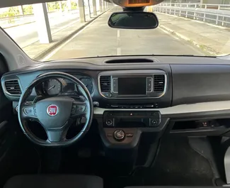 Vooraanzicht van een huurauto Fiat Ulysse Luchthaven Dalaman, Turkije ✓ Auto #12377. ✓ Transmissie Automatisch TM ✓ 0 beoordelingen.