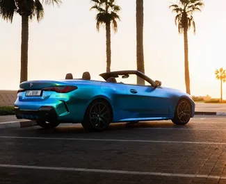 BMW 430i Cabrio 2022 beschikbaar voor verhuur in Dubai, met een kilometerlimiet van 250 km/dag.
