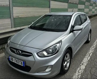 Vooraanzicht van een huurauto Hyundai Accent Blue in Durrës, Albanië ✓ Auto #11956. ✓ Transmissie Automatisch TM ✓ 0 beoordelingen.