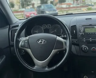 Hyundai i30 2010 beschikbaar voor verhuur in Durrës, met een kilometerlimiet van onbeperkt.