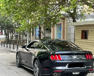 Benzine motor van 2,3L van Ford Mustang Coupe 2018 te huur in Bakoe.