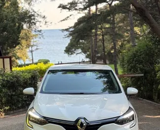 Vooraanzicht van een huurauto Renault Clio 5 in Budva, Montenegro ✓ Auto #13119. ✓ Transmissie Automatisch TM ✓ 0 beoordelingen.