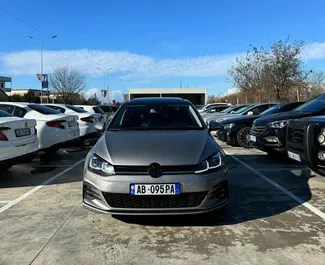 Vooraanzicht van een huurauto Volkswagen Golf 7 op de luchthaven van Tirana, Albanië ✓ Auto #11587. ✓ Transmissie Automatisch TM ✓ 0 beoordelingen.