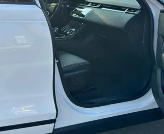 Verhuur Land Rover Range Rover Velar. Comfort, Premium, Crossover Auto te huur in de VAE ✓ Borg van Borg van 3000 AED ✓ Verzekeringsmogelijkheden TPL, CDW.