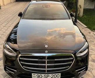 Autohuur Mercedes-Benz S560 2023 in in Azerbeidzjan, met Benzine brandstof en 380 pk ➤ Vanaf 820 AZN per dag.