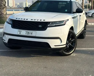 Vooraanzicht van een huurauto Land Rover Range Rover Velar in Dubai, Verenigde Arabische Emiraten ✓ Auto #13109. ✓ Transmissie Automatisch TM ✓ 0 beoordelingen.