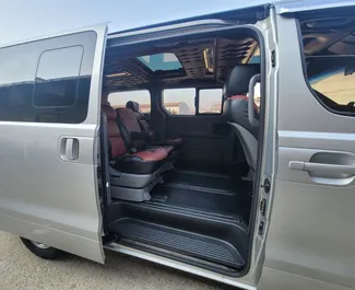 Verhuur Hyundai Grand Starex. Comfort, Crossover, Minivan Auto te huur in Albanië ✓ Borg van Zonder Borg ✓ Verzekeringsmogelijkheden TPL, CDW, SCDW, Buitenland, Jonge.