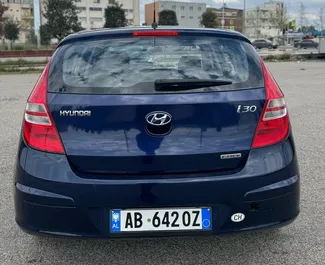 Verhuur Hyundai i30. Economy, Comfort Auto te huur in Albanië ✓ Borg van Zonder Borg ✓ Verzekeringsmogelijkheden TPL, FDW.