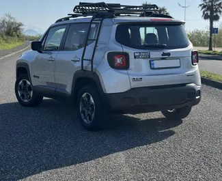 Autohuur Jeep Renegade 2016 in in Georgië, met Benzine brandstof en 180 pk ➤ Vanaf 115 GEL per dag.