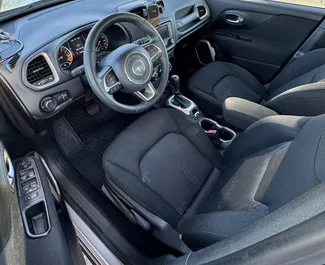 Jeep Renegade 2016 beschikbaar voor verhuur in Batumi, met een kilometerlimiet van onbeperkt.