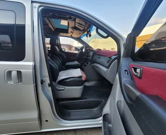 Diesel motor van 2,5L van Hyundai Grand Starex 2015 te huur in Durrës.