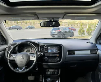 Autohuur Mitsubishi Outlander 2017 in in Georgië, met Benzine brandstof en 172 pk ➤ Vanaf 118 GEL per dag.