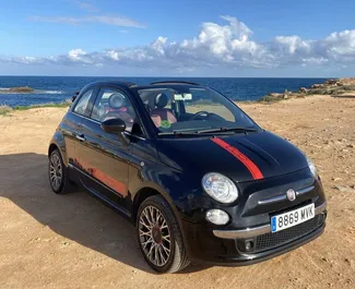 Vooraanzicht van een huurauto Fiat 500 Cabrio in Alicante, Spanje ✓ Auto #12958. ✓ Transmissie Automatisch TM ✓ 0 beoordelingen.