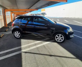 Vooraanzicht van een huurauto Volkswagen Polo in Alicante, Spanje ✓ Auto #12963. ✓ Transmissie Automatisch TM ✓ 0 beoordelingen.