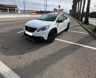 Vooraanzicht van een huurauto Peugeot 2008 in Alicante, Spanje ✓ Auto #12966. ✓ Transmissie Automatisch TM ✓ 0 beoordelingen.