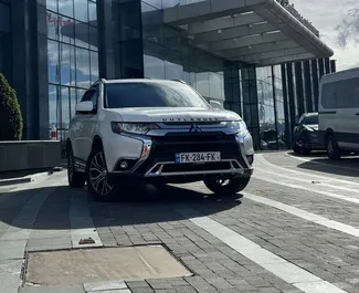 Mitsubishi Outlander 2017 met Aandrijving op alle wielen systeem, beschikbaar in Tbilisi.
