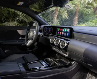 Benzine motor van 2,0L van Mercedes-Benz CLA250 2025 te huur in Dubai.