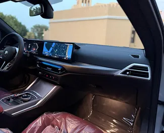 Benzine motor van 2,0L van BMW 420i Cabrio 2025 te huur in Dubai.