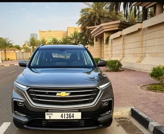 Vooraanzicht van een huurauto Chevrolet Captiva in Dubai, Verenigde Arabische Emiraten ✓ Auto #13111. ✓ Transmissie Automatisch TM ✓ 0 beoordelingen.
