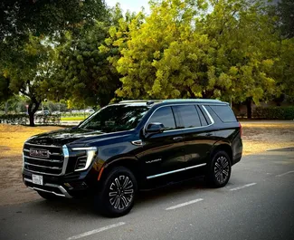 Vooraanzicht van een huurauto GMC Yukon in Dubai, Verenigde Arabische Emiraten ✓ Auto #13113. ✓ Transmissie Automatisch TM ✓ 0 beoordelingen.