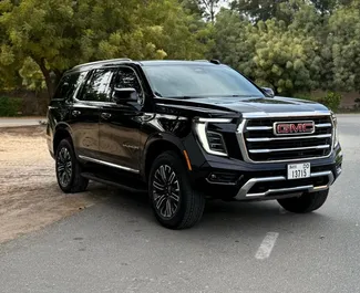 Benzine motor van 5,3L van GMC Yukon 2025 te huur in Dubai.