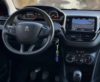 Benzine motor van 1,2L van Peugeot 208 2017 te huur in Budva.