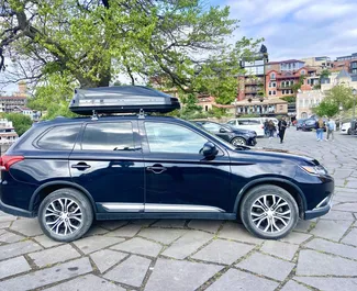 Mitsubishi Outlander Xl 2018 beschikbaar voor verhuur in Tbilisi, met een kilometerlimiet van onbeperkt.