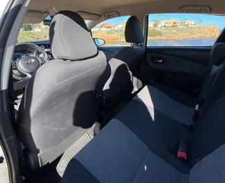 Verhuur Toyota Yaris. Economy, Comfort Auto te huur in Spanje ✓ Borg van Borg van 300 EUR ✓ Verzekeringsmogelijkheden TPL, CDW, Diefstal.