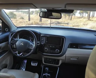 Mitsubishi Outlander Xl 2019 beschikbaar voor verhuur in Tbilisi, met een kilometerlimiet van onbeperkt.