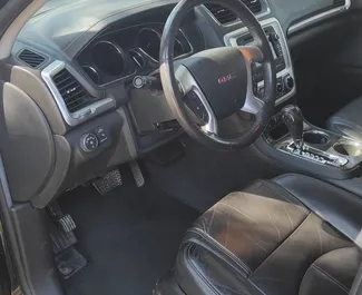 Benzine motor van 3,0L van GMC Acadia 2016 te huur in Tbilisi.
