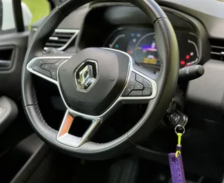 Renault Clio 5 2021 beschikbaar voor verhuur in Budva, met een kilometerlimiet van onbeperkt.