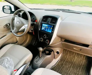 Autohuur Nissan Sunny #13000 Automatisch in Dubai, uitgerust met 1,5L motor ➤ Van Abduloh in de VAE.