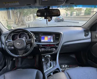 Benzine motor van 2,0L van Kia Optima 2015 te huur in Bakoe.