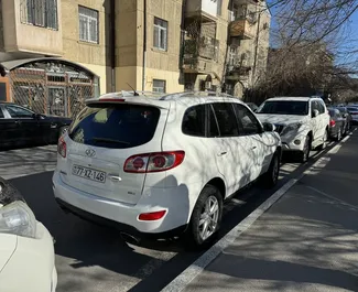 Autohuur Hyundai Santa Fe 2011 in in Azerbeidzjan, met Diesel brandstof en 193 pk ➤ Vanaf 65 AZN per dag.