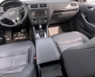 Autohuur Volkswagen Jetta 2015 in in Albanië, met Diesel brandstof en  pk ➤ Vanaf 35 EUR per dag.