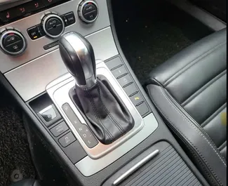 Diesel motor van 2,0L van Volkswagen Passat-CC 2015 te huur op de luchthaven van Tirana.