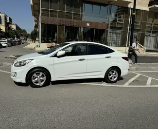 Vooraanzicht van een huurauto Hyundai Accent Blue in Bakoe, Azerbeidzjan ✓ Auto #12934. ✓ Transmissie Automatisch TM ✓ 0 beoordelingen.