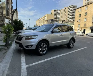 Vooraanzicht van een huurauto Hyundai Santa Fe in Bakoe, Azerbeidzjan ✓ Auto #12932. ✓ Transmissie Automatisch TM ✓ 0 beoordelingen.