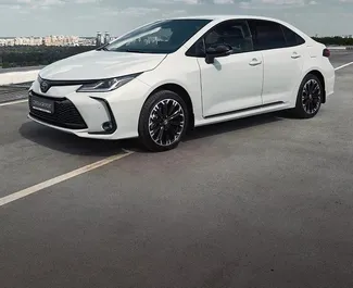 Vooraanzicht van een huurauto Toyota Corolla Sedan in Bakoe, Azerbeidzjan ✓ Auto #12927. ✓ Transmissie Automatisch TM ✓ 0 beoordelingen.
