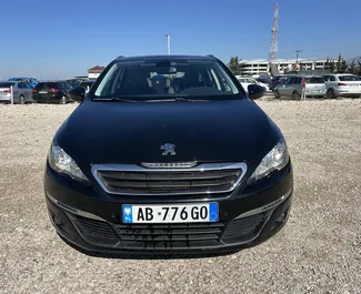 Vooraanzicht van een huurauto Peugeot 308 SW op de luchthaven van Tirana, Albanië ✓ Auto #13163. ✓ Transmissie Handmatig TM ✓ 0 beoordelingen.