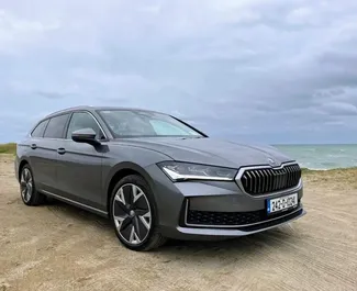 Vooraanzicht van een huurauto Skoda Octavia Combi in Podgorica, Montenegro ✓ Auto #13145. ✓ Transmissie Automatisch TM ✓ 0 beoordelingen.