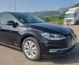 Vooraanzicht van een huurauto Volkswagen Golf 7 in Budva, Montenegro ✓ Auto #12984. ✓ Transmissie Automatisch TM ✓ 0 beoordelingen.